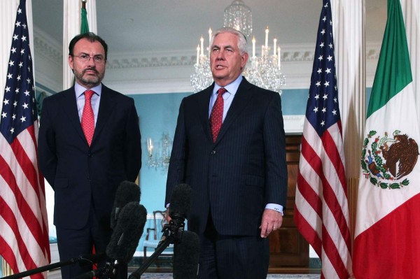 México rechaza relaciones con EUA a través 'de las redes'   