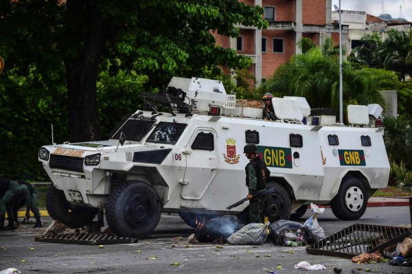 Cúpula militar intenta acallar sospechas de golpe contra Maduro