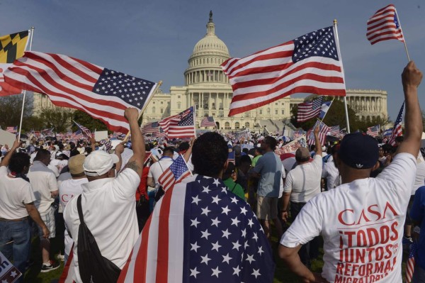 Obama regresa a EUA centrado en el tema de inmigración