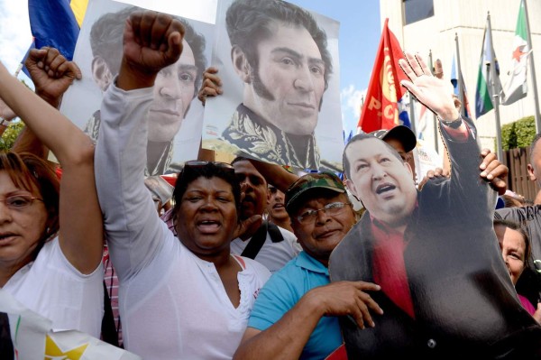 Oficialismo dice que llenará Caracas con imagen de Chávez