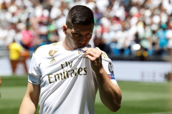 Real Madrid presentó al serbio Luka Jovic como su nuevo refuerzo