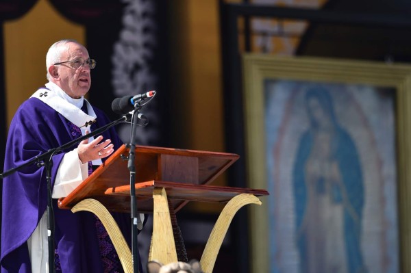 Papa Francisco concluye misa en territorio del narco