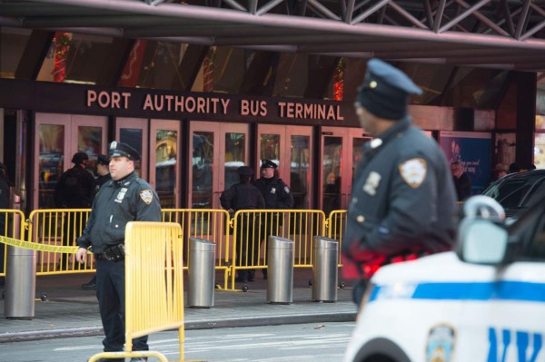 Police respond to a reported explosion at the Port Authority Bus Terminal on December 11, 2017 in New York. New York police said Monday that they were investigating an explosion of 'unknown origin' in busy downtown Manhattan, and that people were being evacuated. Media reports said at least one person had been detained after the blast near the Port Authority transit terminal, close to Times Square.Early media reports said the blast came from a pipe bomb, and that several people were injured. / AFP PHOTO / Bryan R. Smith