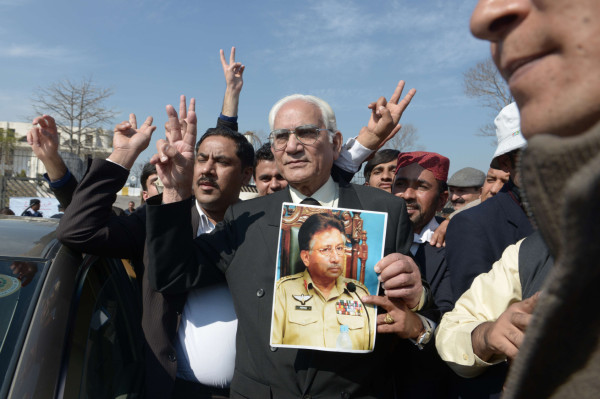 Musharraf comparece ante un tribunal por 'alta traición'