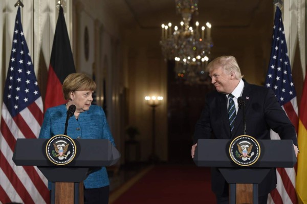 Trump arremete contra Alemania tras reunión con Angela Merkel