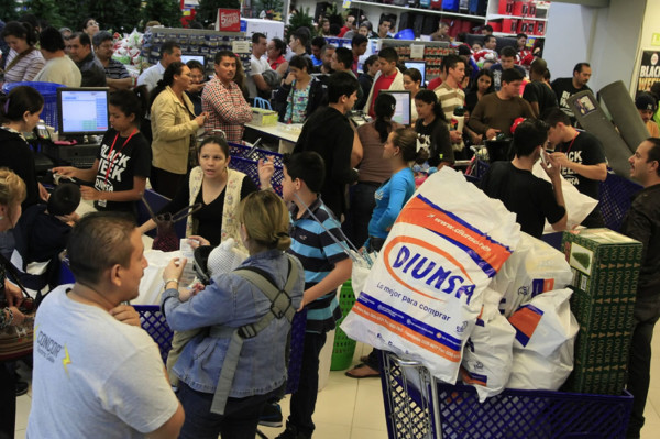 Locura de compras en San Pedro Sula por Black Friday