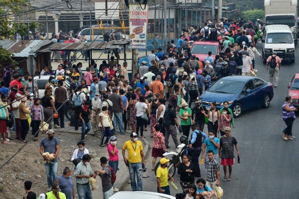 Aglomeración y caos con infectados en colonia de Comayagüela