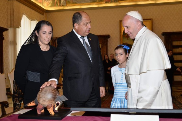 El Papa y Presidente de Costa Rica hablaron de aborto y migración