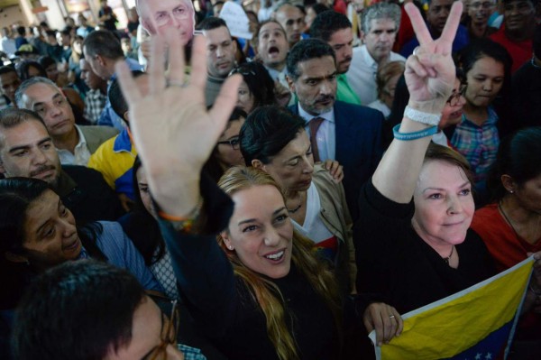 Cientos de venezolanos exigen liberación de Leopoldo López