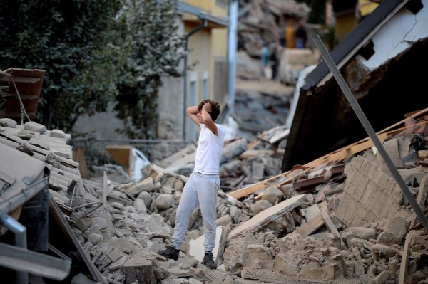 Nuevo sismo de 4,3 grados causa más derrumbes en Amatrice
