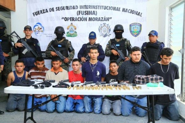 Capturan a supuestos mareros con armas y droga en Chamelecón