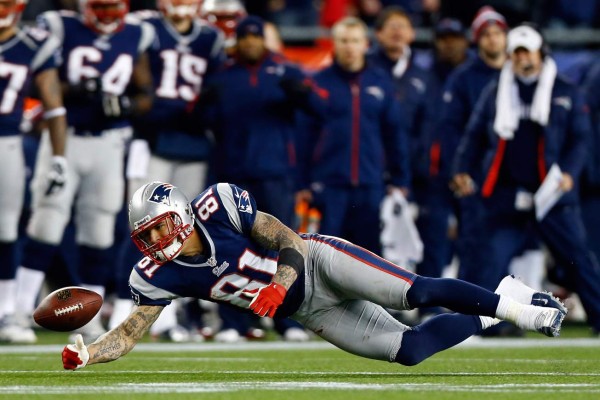 (FILES) This file photo taken on January 19, 2013 shows Aaron Hernandez #81 of the New England Patriots as he misses a catch against the Baltimore Ravens during the 2013 AFC Championship game at Gillette Stadium in Foxboro, Massachusetts. Former American football star Aaron Hernandez on April 19, 2017 was found dead in prison where he was serving a life sentence for murder, after hanging himself with a bedsheet, prison officials said. Hernandez, 27, was discovered hanging in his cell by corrections officers in Shirley, Massachusetts at approximately 3:05 am (0705 GMT) Wednesday, Christopher Fallon with the Massachusetts Department of Correction said.'Mr. Hernandez hanged himself utilizing a bedsheet that he attached to his cell window,' Fallon's statement said. / AFP PHOTO / GETTY IMAGES NORTH AMERICA / Jared Wickerham