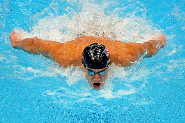 Michael Phelps anuncia su regreso a la piscina