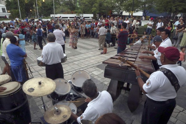 Marimba Usula Municipal alegra las tardes en la ciudad