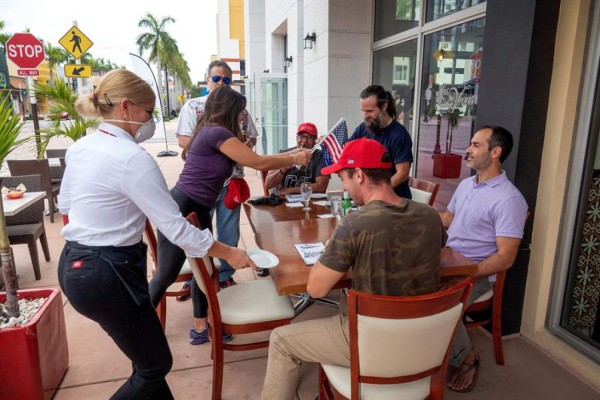 Florida comienza una reapertura gradual y sin playas