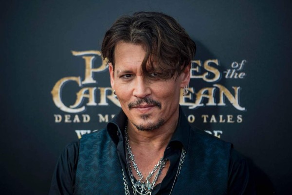 Investigan a ex administradores de Johnny Depp