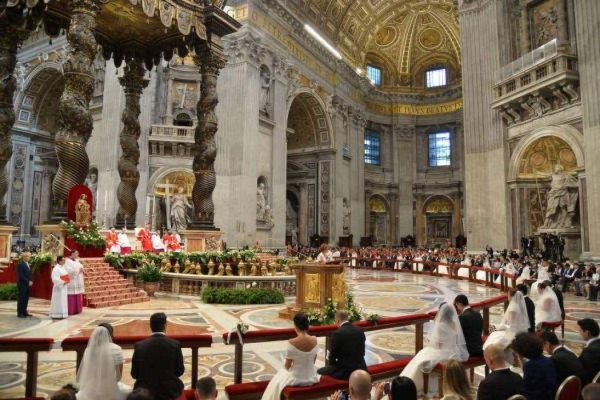 Cardenales se rebelan contra el Papa y no permiten segundas nupcias