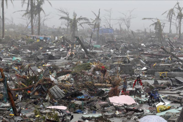 Filipinas estima más de 10 mil muertos tras el paso del tifón Haiyan