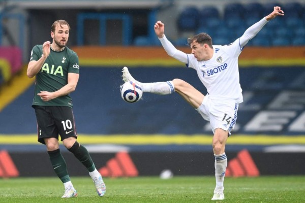 Tottenham cae en Leeds y se aleja de los puestos de Champions