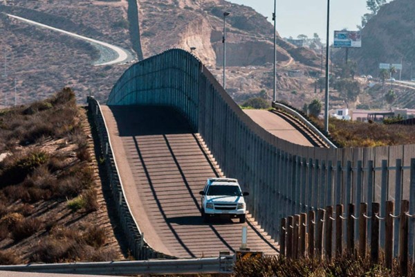 Trump: 'Va a ser un gran muro con México y lo negociaré para bajar el precio'