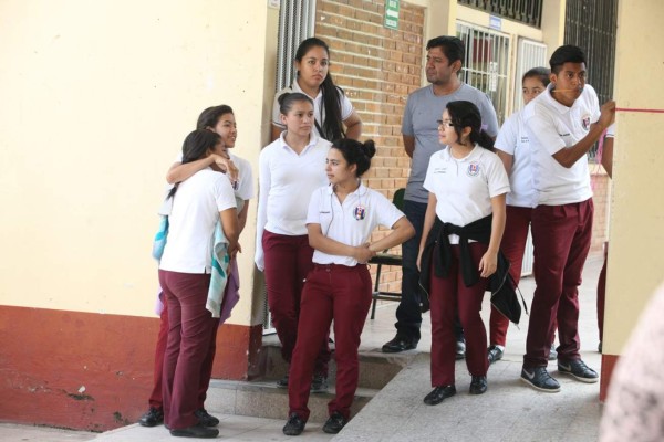 Reubicarán a docentes de escuelas normales