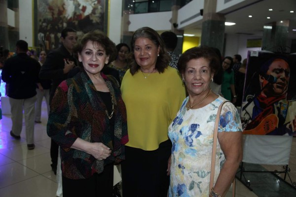 Amah celebra expoventa de pintura con solidaridad