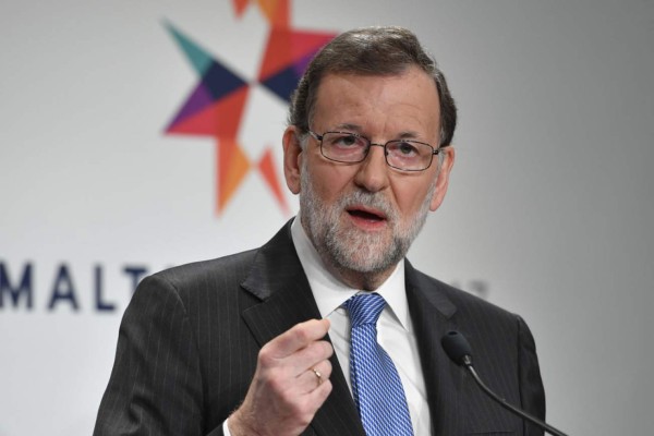 Trump promete una 'cooperación estrecha' con Rajoy y pide fondos para la OTAN