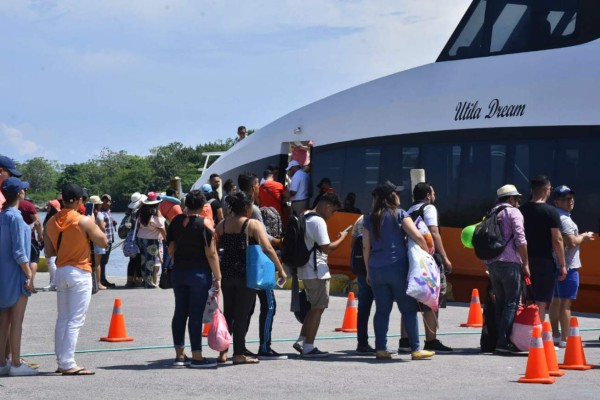 Turistas hondureños abarrotan ferris en La Ceiba