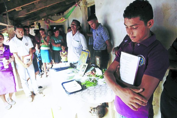 'Les ruego que piensen en este dolor de madre, no los dejen allí”