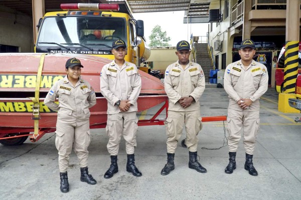 Bomberos: héroes de rescates y asistencia en Honduras