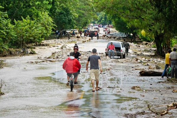 Incomunicada Santa Bárbara por destrucción de carreteras