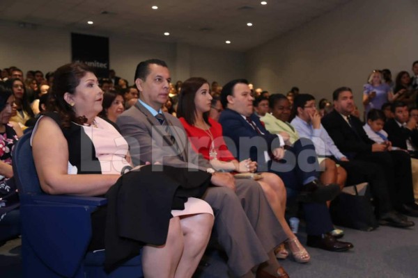 El Colegio de Periodistas de Honduras otorga el premio 'Álvaro Contreras' a Elán Reyes