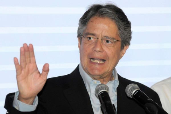 Opositor Guillermo Lasso advierte que están 'vigilantes' para 'evitar un fraude' en Ecuador