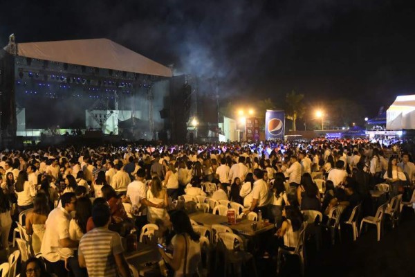 Miles de hondureños acudieron el sábado al festival Noche del Sabor.