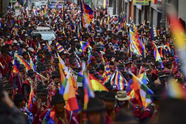 'Que vuelva Evo', grita una enardecida multitud aymara en Bolivia