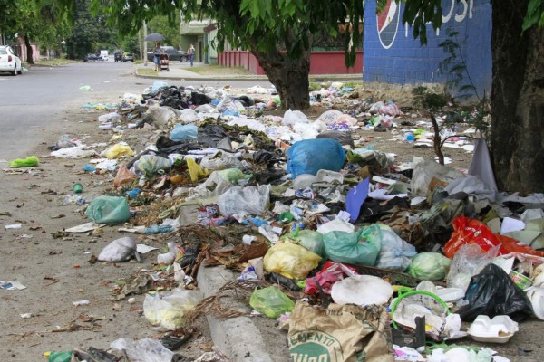 Basura pone en riesgo salud de niños en el barrio Cabañas