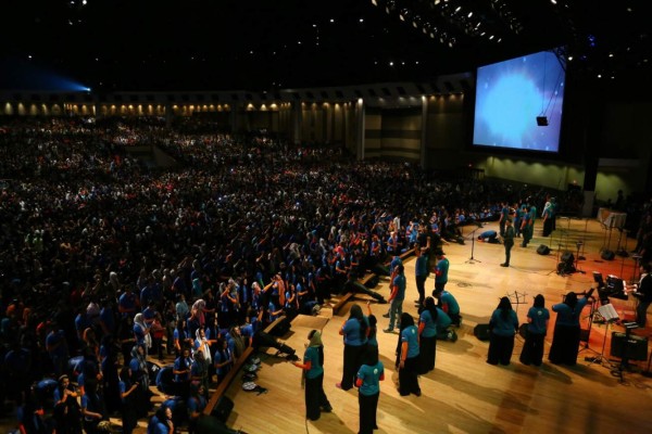 Unos 12,000 jóvenes se reunieron en la iglesia Ebenezer