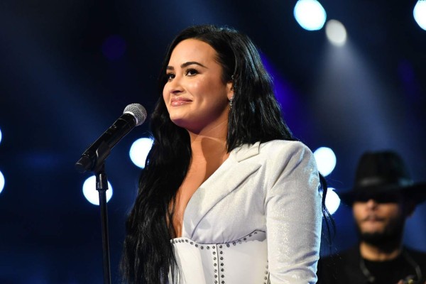 Demi Lovato en los Grammy's 2020, entre lágrimas hace su gran regreso a escenarios