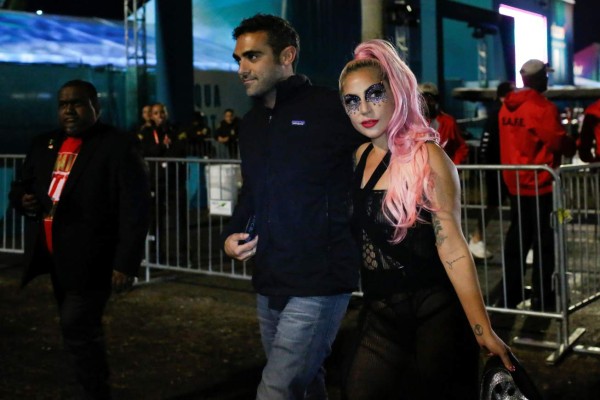 Lady Gaga y su novio se aíslan