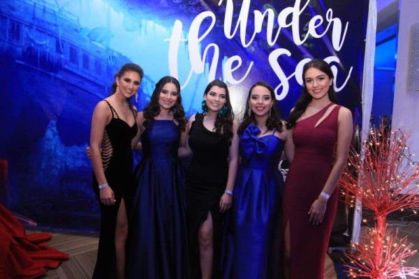 Grace Faraj, Alexandra Alvarado, Ariana Salem, Cristina Mejía y Darlene Lesage.