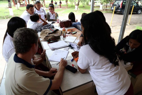 Los últimos 1,936 maestros se graduarán en noviembre