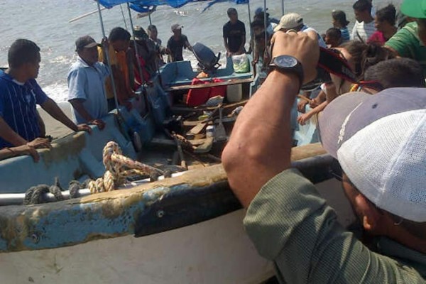 Angustiosa búsqueda de dos pescadores hondureños en La Ceiba