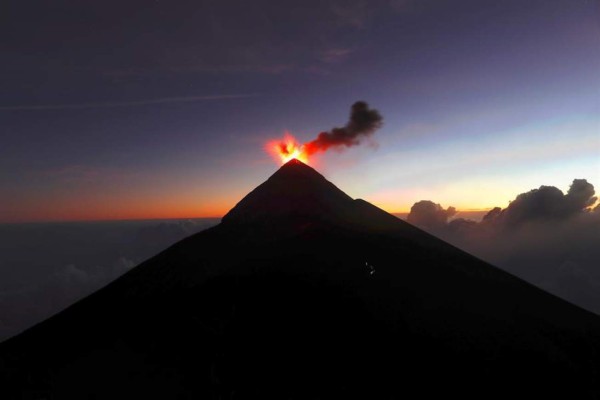 Autoridades declaran en erupción el volcán de Fuego de Guatemala