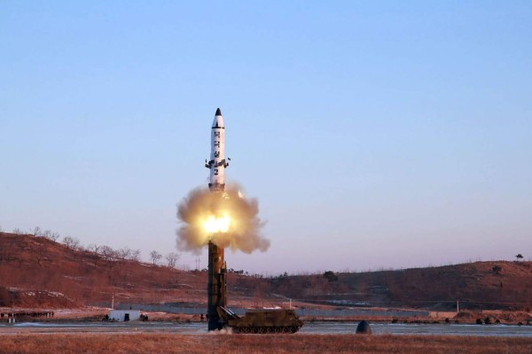 EUA llama a responder al misil norcoreano con 'acciones' y no con palabras