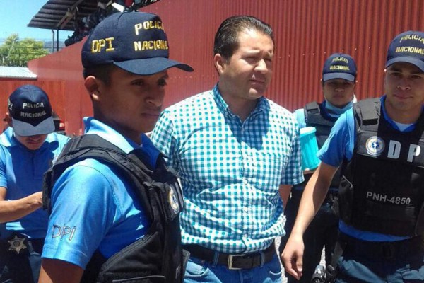 Detienen a médico que extendía constancias irregulares en Tegucigalpa