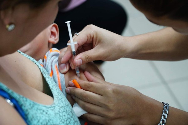 Piden a la población vacunarse contra la influenza AH1N1