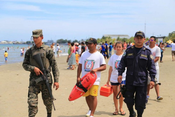 Vasta seguridad en las playas de Puerto Cortés