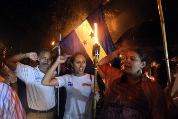 Lluvia no paró marcha de indignados en Tegucigalpa