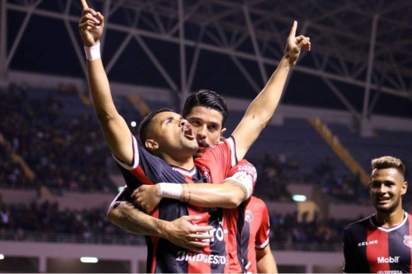 Roger Rojas marca y firma triunfo de Alajuelense ante Herediano