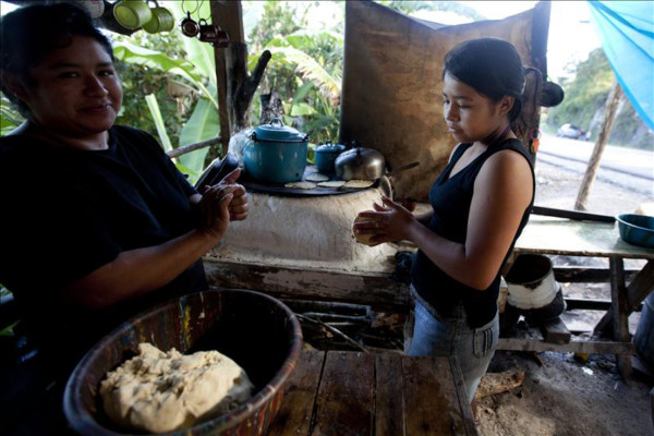 Embarazos y falta de educación condenan a niñas a la pobreza